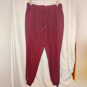 Lululemon On the Fly Jogger Woven Cassis Size 8